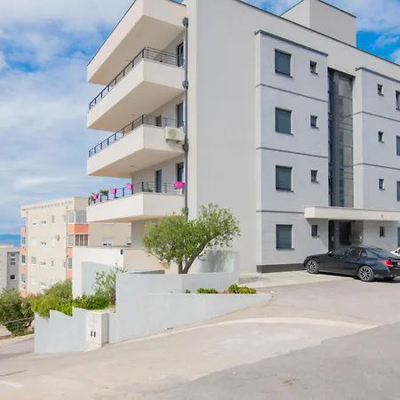 דירה Lovely In With House Sea View *