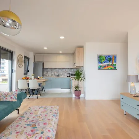 Lovely In With House Sea View شقة *