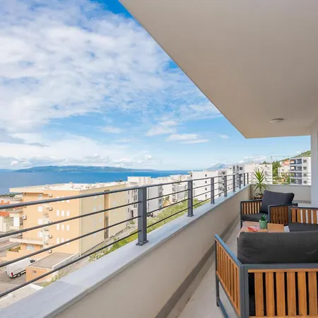 Lovely In With House Sea View דירה