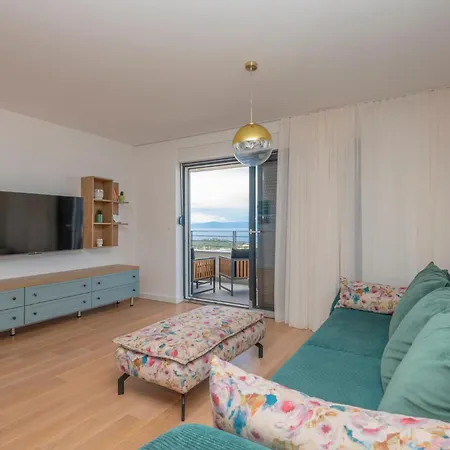 Lovely In With House Sea View