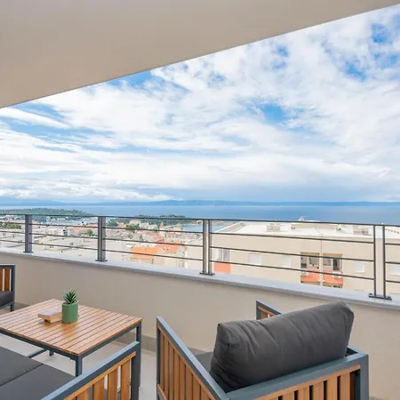 דירה Lovely In With House Sea View