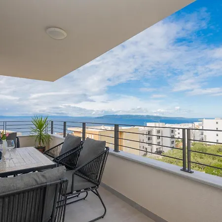 Lovely In With House Sea View דירה *