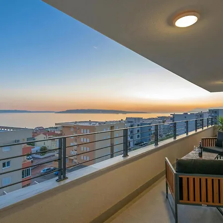 Lovely In With House Sea View דירה מאקרסקה