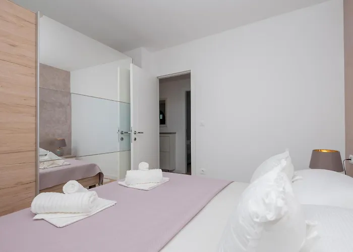 Apartment 2 Bedroom Cozy In Makarska