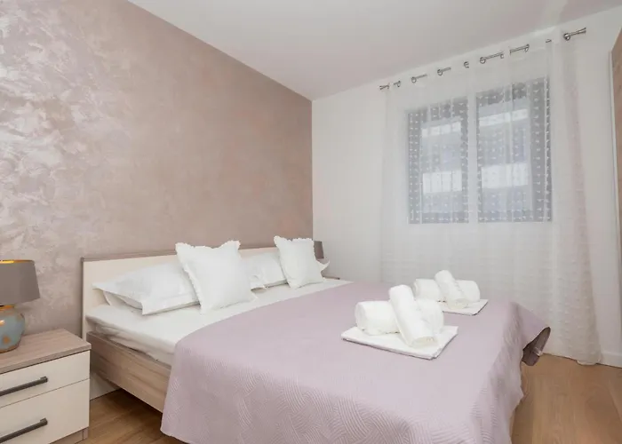 2 Bedroom Cozy In Apartment Makarska