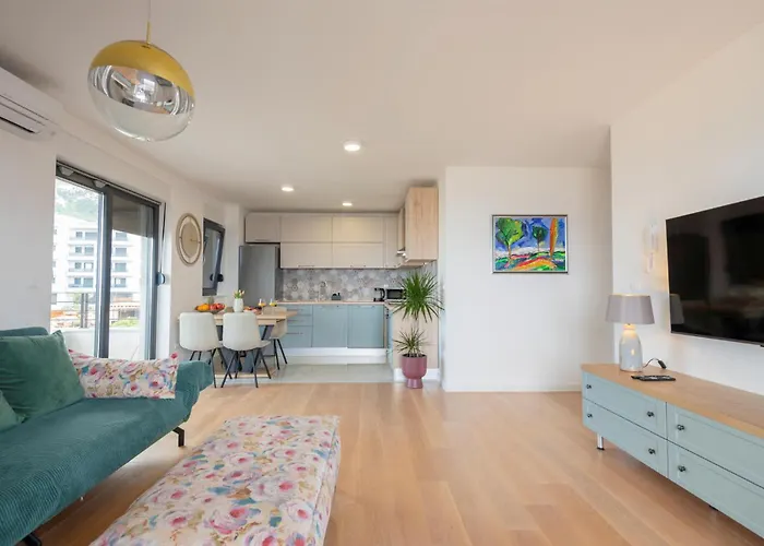 2 Bedroom Cozy In Apartment *