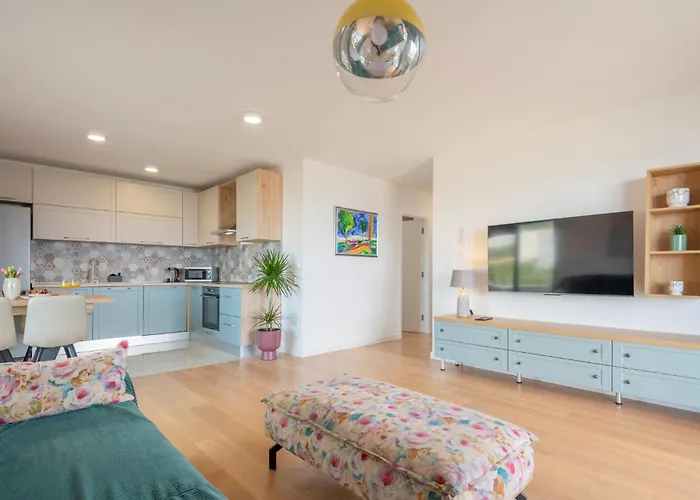 2 Bedroom Cozy In Apartment *