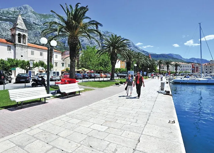 2 Bedroom Cozy In Makarska