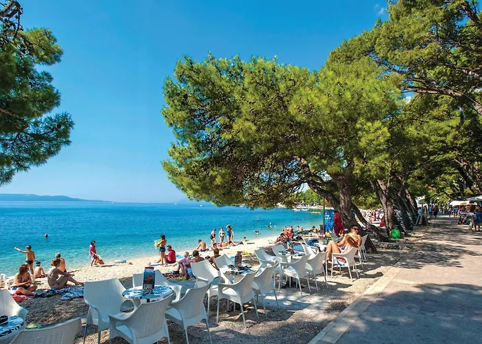 2 Bedroom Cozy In Apartment Makarska