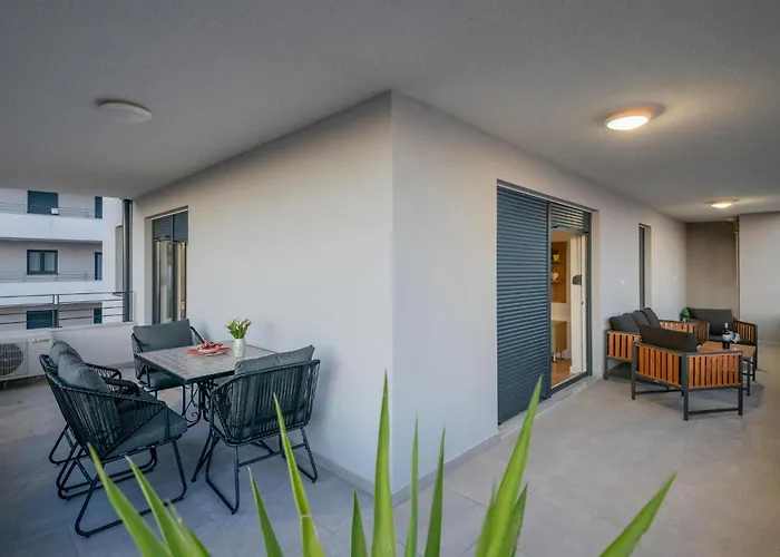 Apartment 2 Bedroom Cozy In